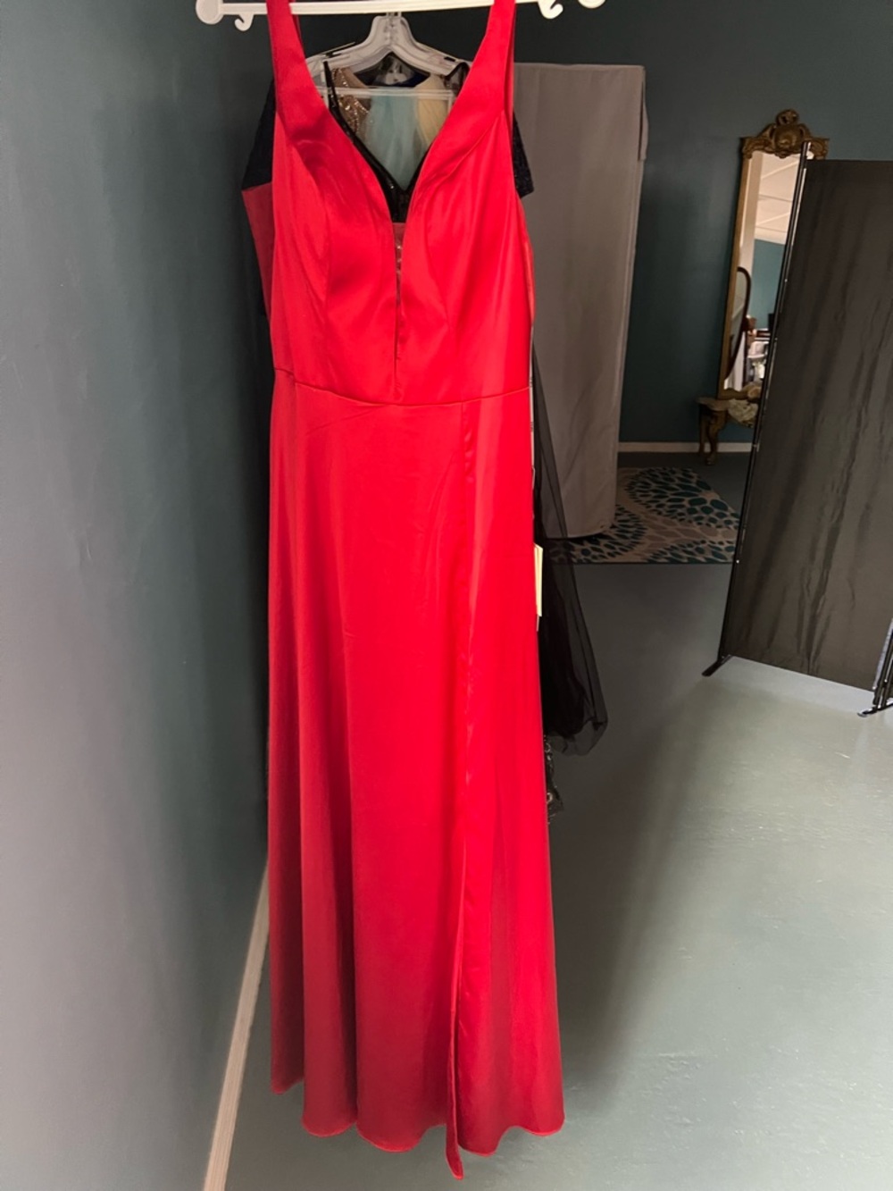 Red Evening Gown - Picture 16 of 17